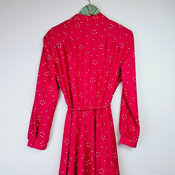 Vintage 70's Red Dress with White Stars, Midi, Tie Waist and Button Front, Sz 12 - Picture 4 of 11